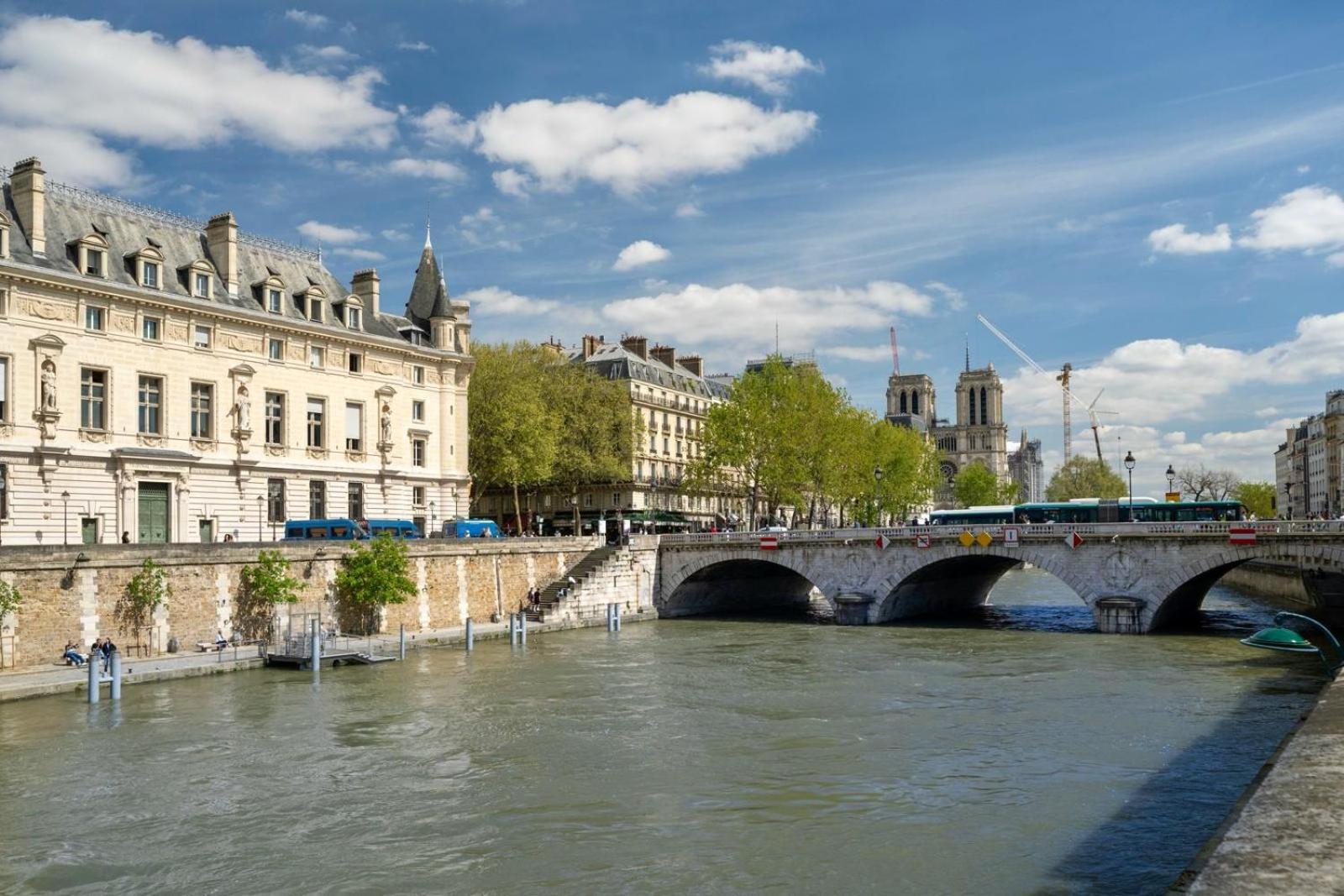Appartement Cosy A 9 Min A Pied De La Cathedrale Notre Dame Parigi Esterno foto